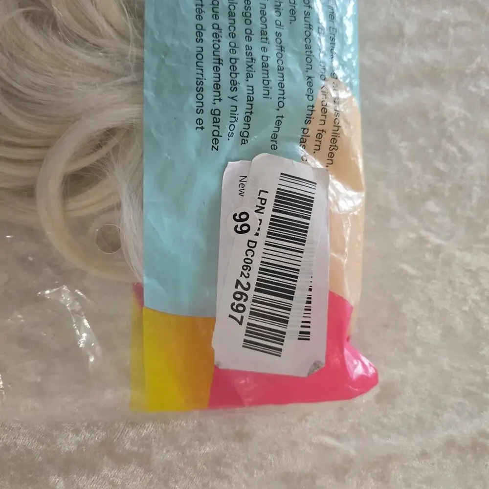 N/A blonde ponytail